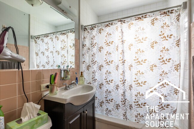 Building Photo - 9056 Lamon Ave