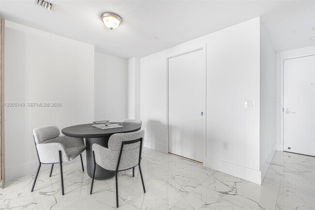 Building Photo - 650 NE 32nd St