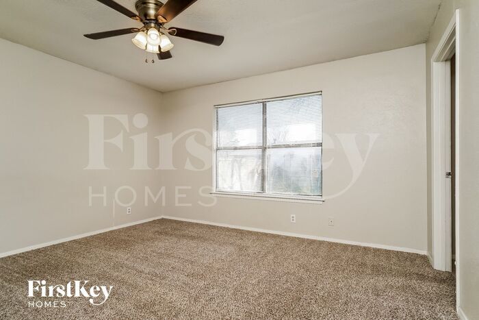 Building Photo - 1708 White Oak Ct