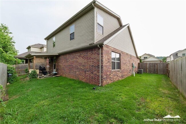 Building Photo - 2657 N Valencia Ave