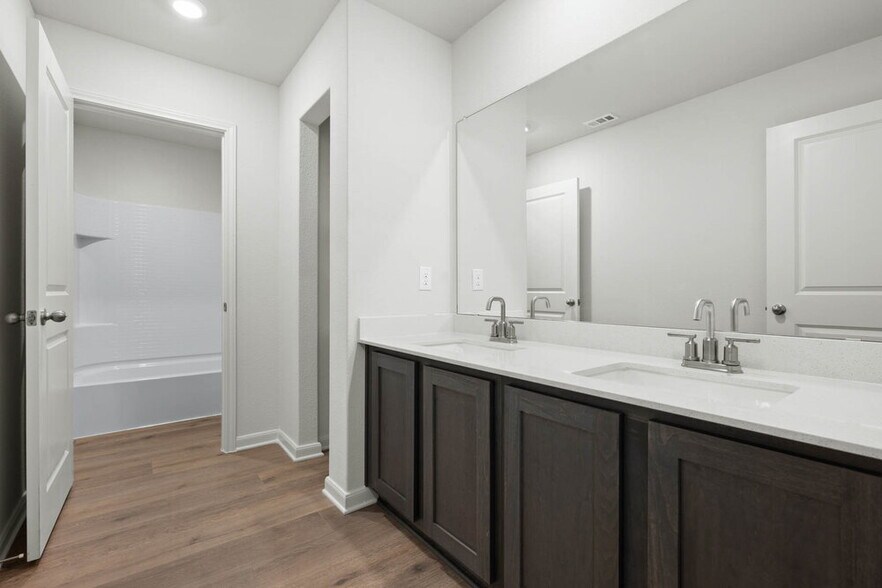 Building Photo - 1324 Tilton Dr