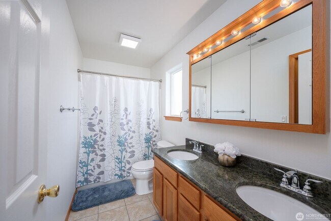 Building Photo - Beautiful 2 Bedroom home with detached shop!