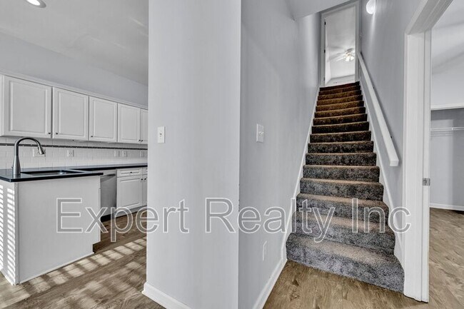 Building Photo - 8235 Wynwood Dr