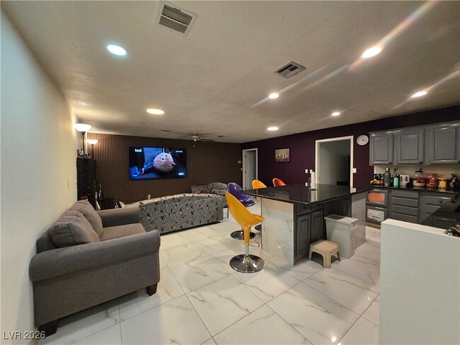 Building Photo - 2755 Mann St