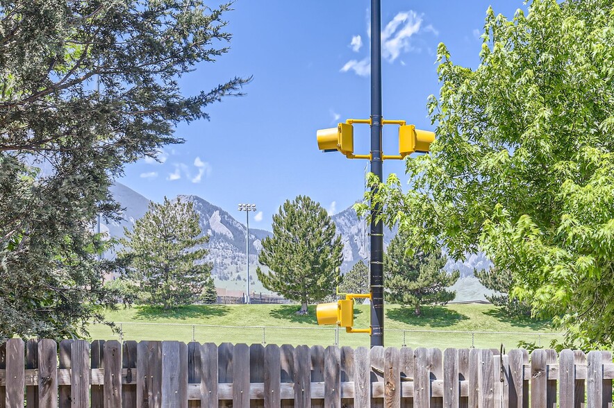 Building Photo - 1538 Chambers Dr