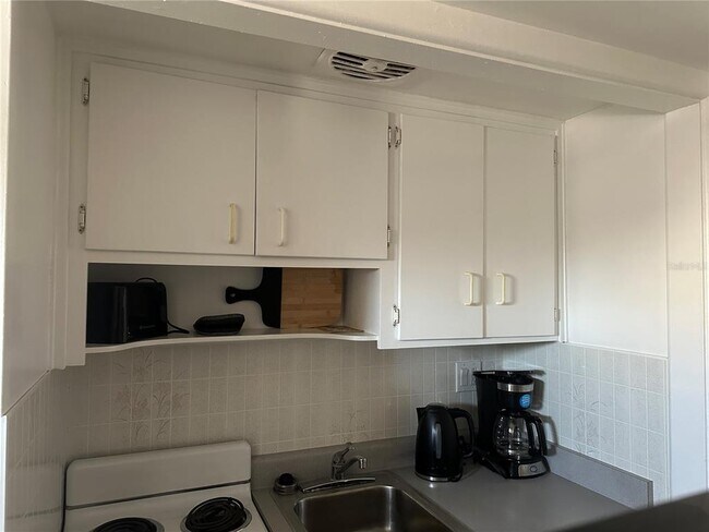 Building Photo - 750 Burlington Ave N