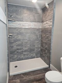 Building Photo - 2 bed apartment with a private back porch