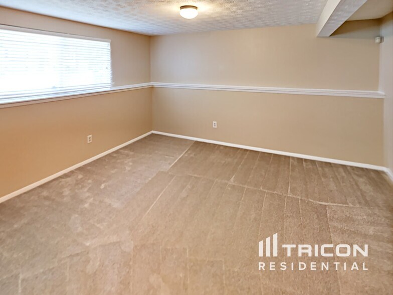 Building Photo - 6151 Raintree Bend
