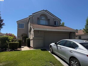 Building Photo - 2451 Cherry Hills Dr