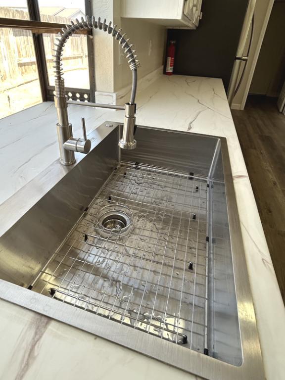 Building Photo - 13635 Elm St