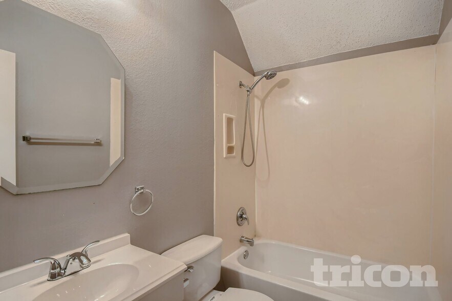 Building Photo - 5720 Colorado Ct