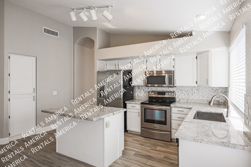 Building Photo - 3229 E Brookwood Ct