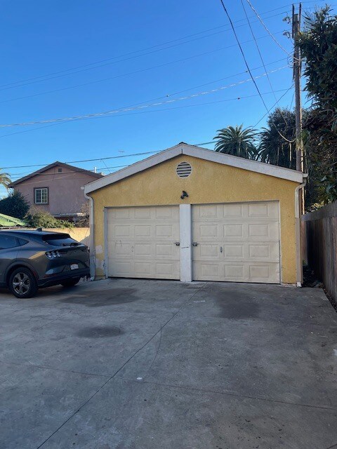 Building Photo - 238 E 73rd St