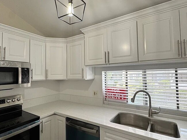 Building Photo - 6176 Agee St