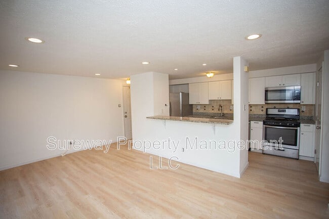 Building Photo - 142 Kenwood Dr