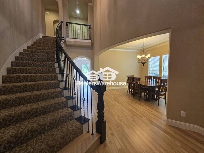 Building Photo - FOR RENT - MOVE IN READY in the highly sou...