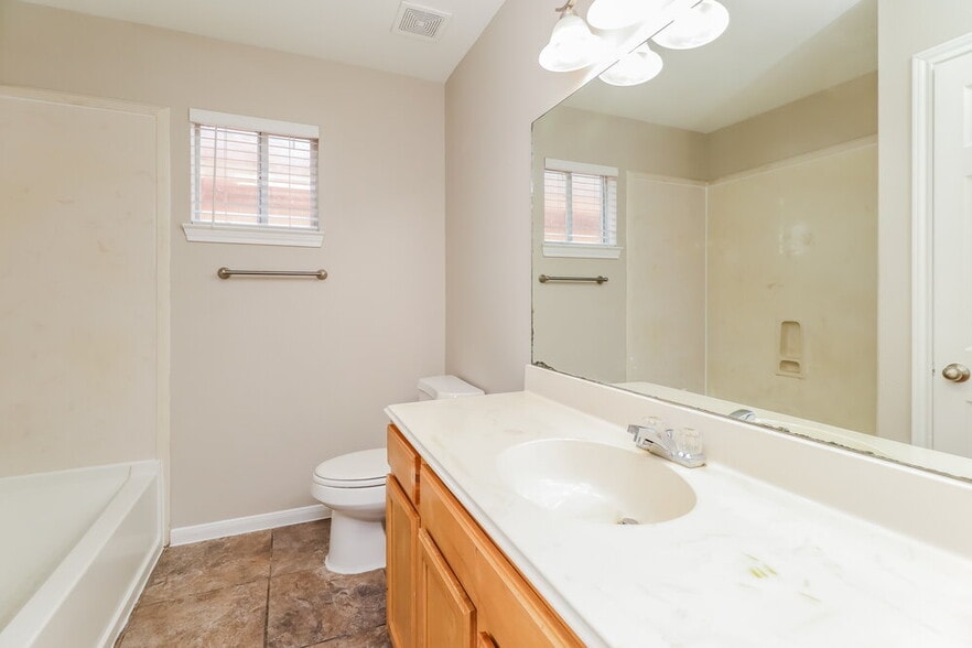 Building Photo - 4946 N Cancun Dr
