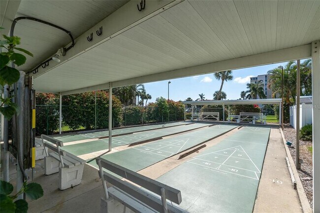 Building Photo - 7600 Sun Island Dr S