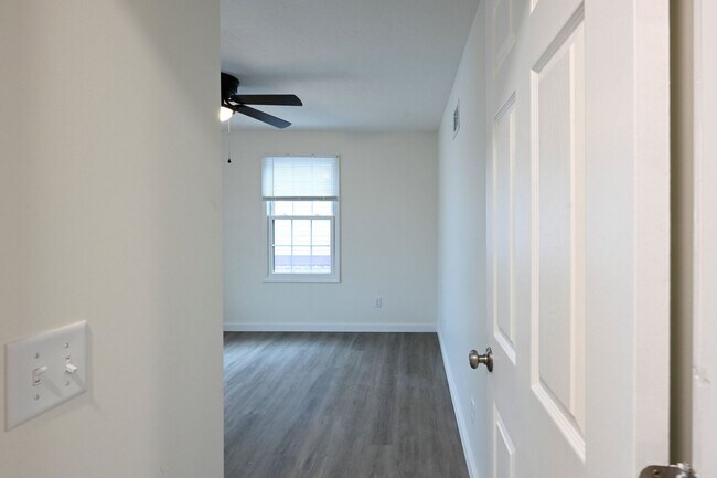 Building Photo - 108 Western Ave