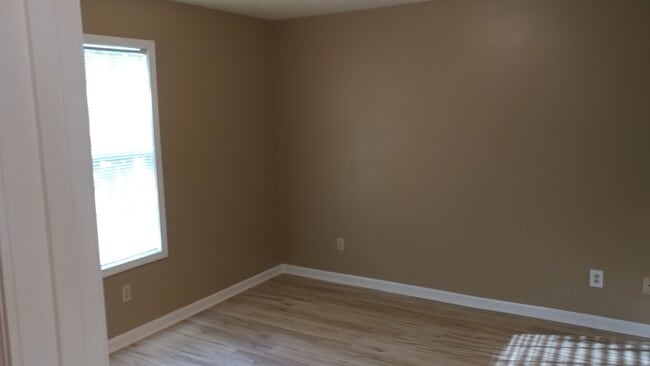 Building Photo - 489 Penny Ln