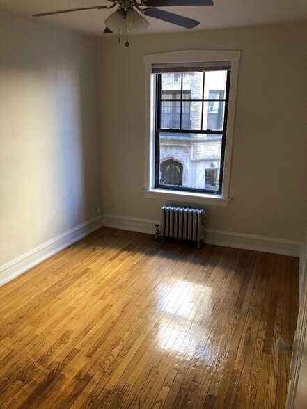 Building Photo - 6364 N Hermitage Ave