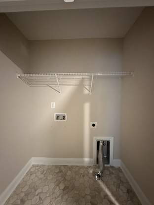 Building Photo - Spacious 2 Bedroom, 2.5 Bath Townhome 160 Loren Rd.