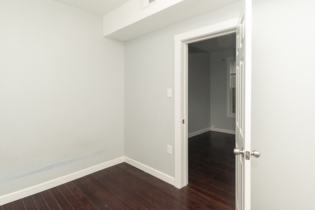 Building Photo - 2968 N Ridgeway Ave