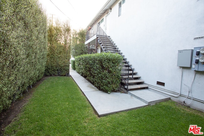 Building Photo - 11674 La Grange Ave