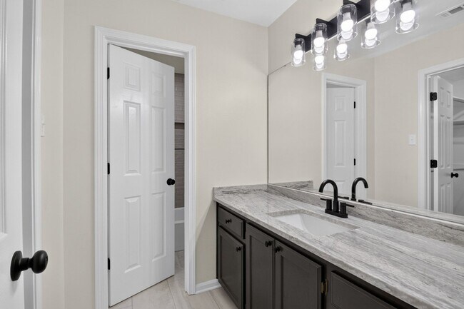 Building Photo - 2725 Valley Forge Dr