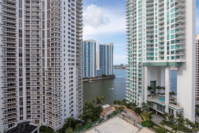 Building Photo - 801 Brickell Key Blvd