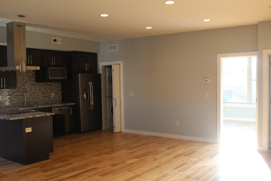 Hardwood throughout - 708 N 19th St