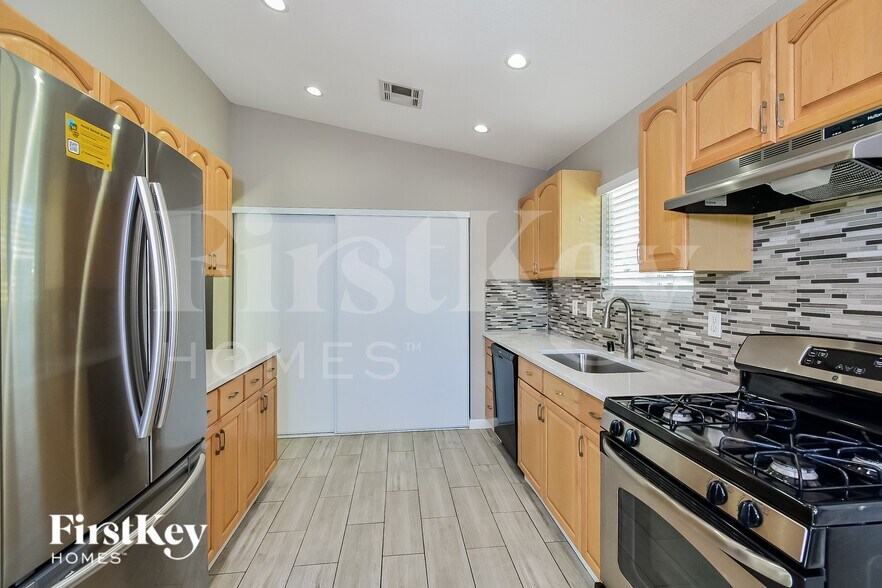 Building Photo - 6381 Newville Ave