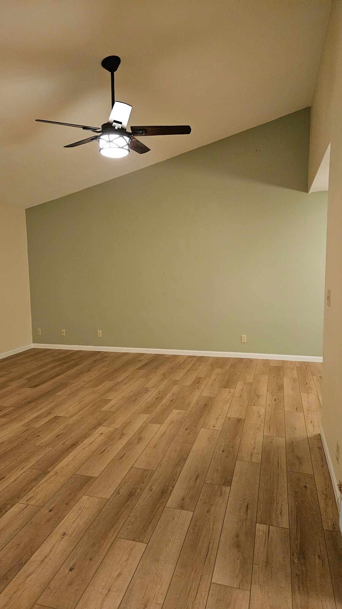 Building Photo - 727 Eagle Cir