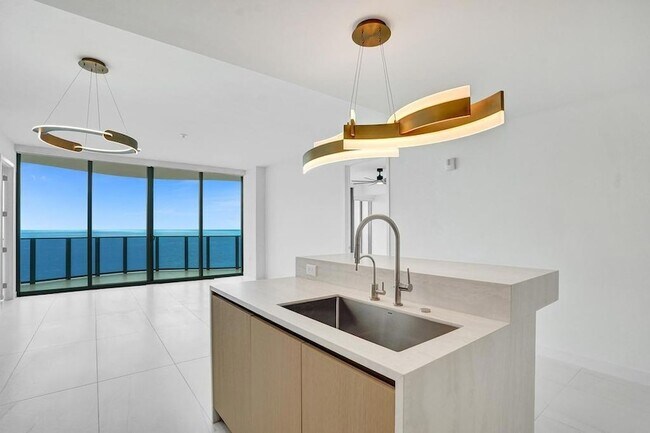 Building Photo - 900 N Ocean Blvd