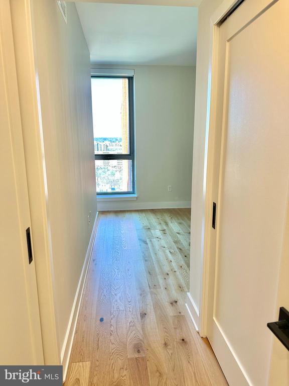 Building Photo - 1211 Van St SE