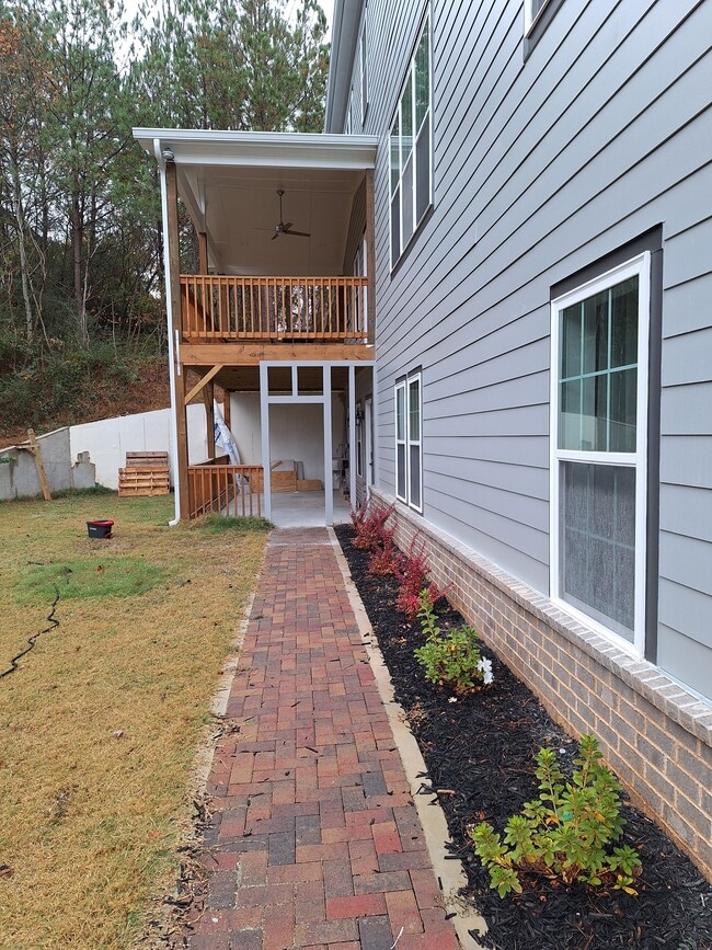 Building Photo - 5426 Boreal Way SW