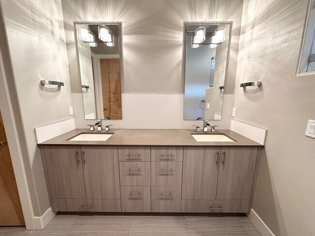 Building Photo - Rarely available in the most preferred River District! Available July 2026