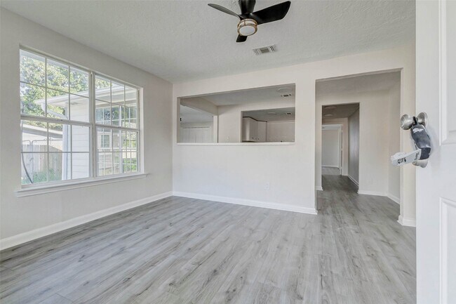 Building Photo - 2311 Wavell St