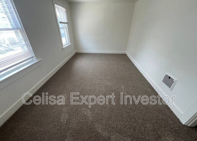 Building Photo - 1209 W Wildwood Ave