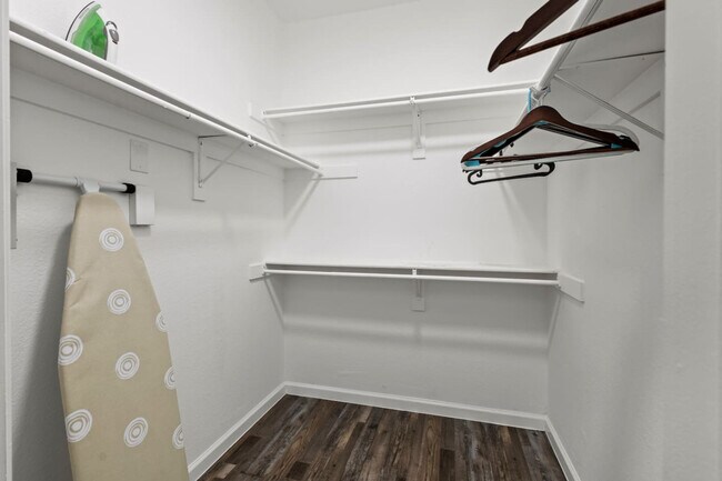 Building Photo - 2929 Kings Rd