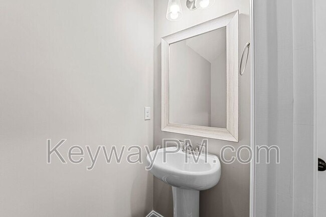 Building Photo - 3070 Venetian Dr