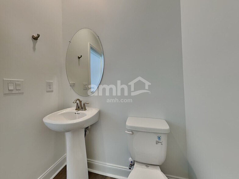 Building Photo - 5500 Front St