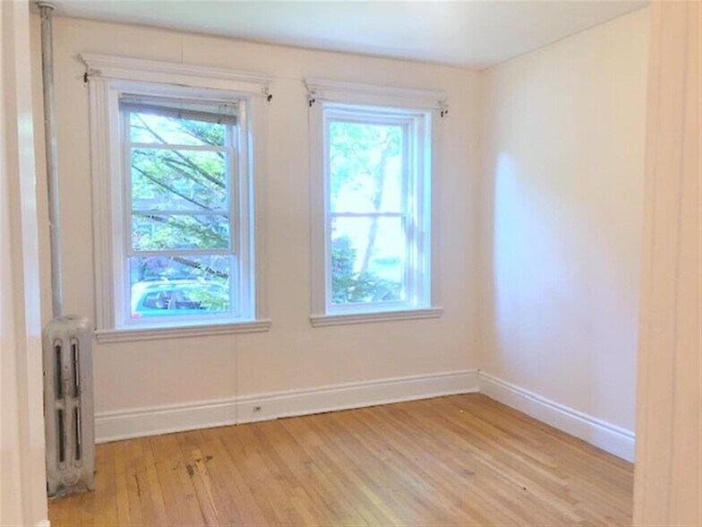 Building Photo - 82 Kirkland St