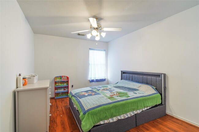Building Photo - 22623 Holly Lake Dr