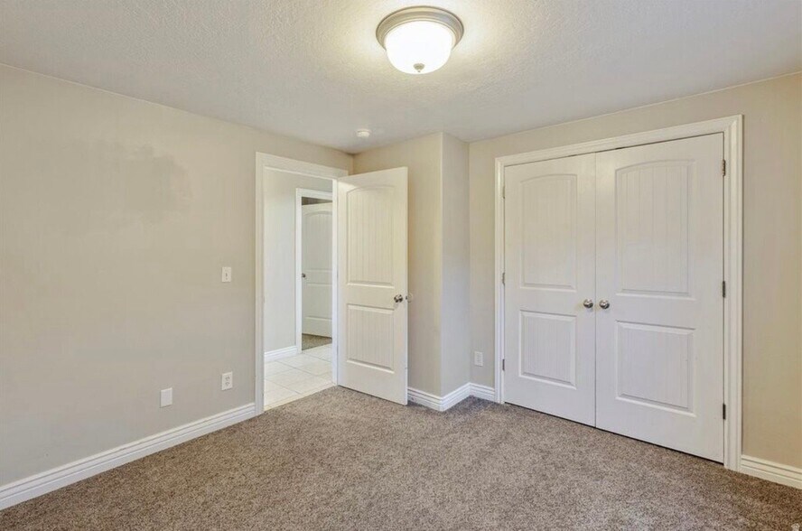 Building Photo - 1262 N Cir Cv