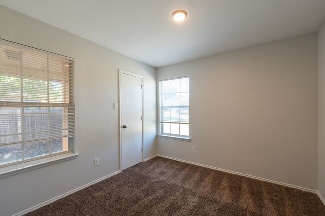 Building Photo - Spacious 4-Bedroom Home with Private Fenced Yard in Fort Worth