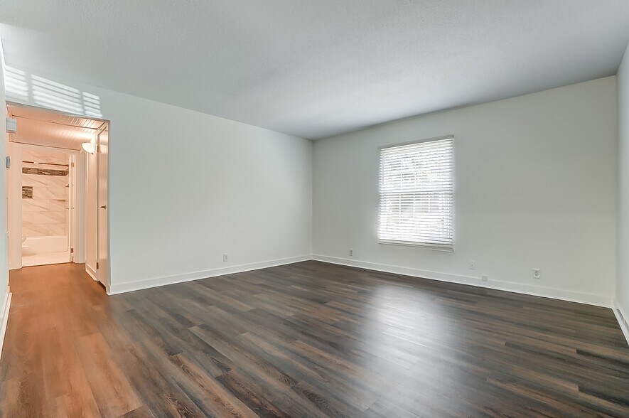 Building Photo - 2600 Park Rd