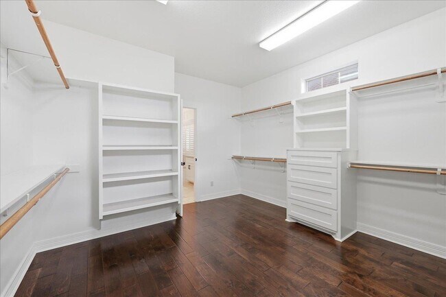 Building Photo - 302 Spring Brook Ct