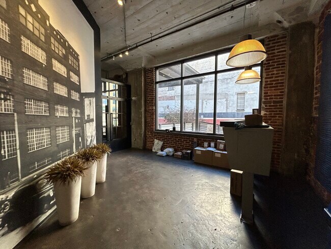 Building Photo - 426 Marietta St NW