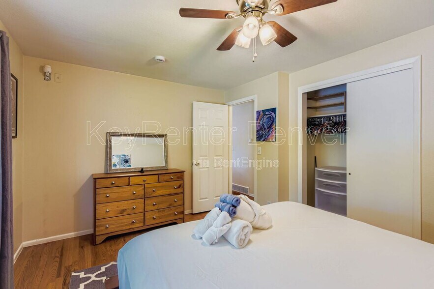 Building Photo - 2796 S Quay Way